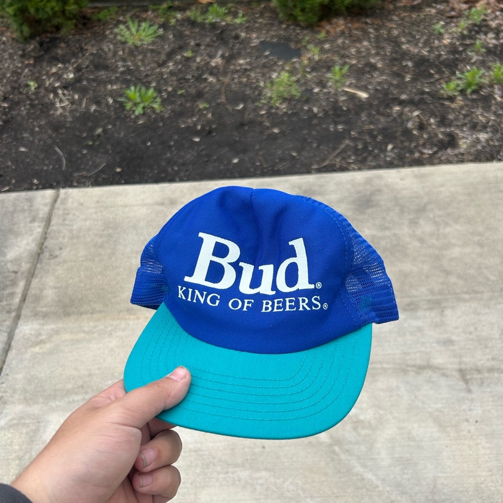 VINTAGE BUD LIGHT TRUCKER